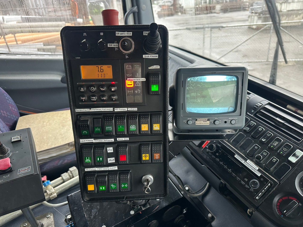 MERCEDES-BENZ Atego 1823 4x4 Faun 7m3 - Возило за метење: слика 4 MERCEDES-BENZ Atego 1823 4x4 Faun 7m3 - Возило за метење: слика 4