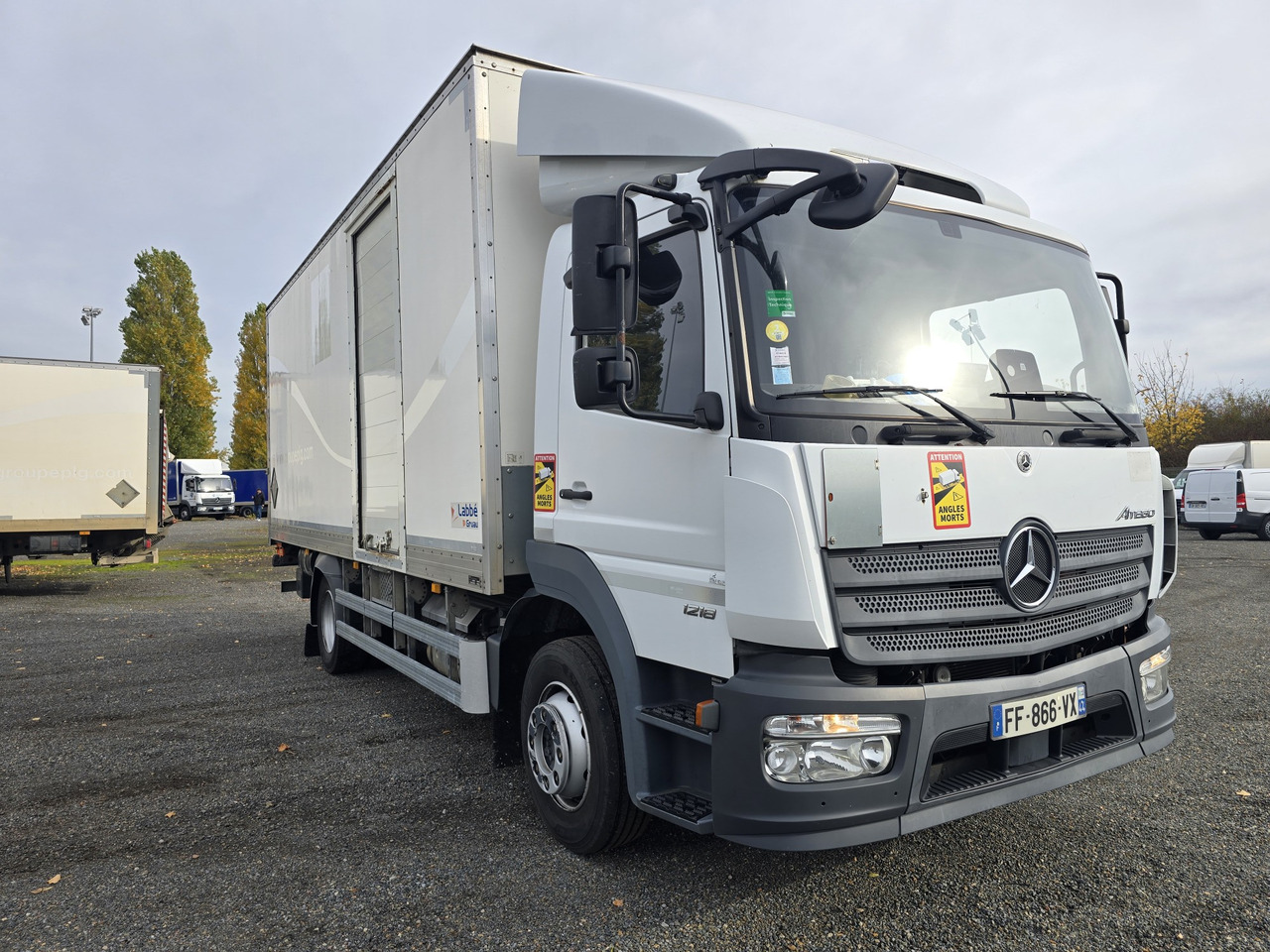 MERCEDES-BENZ Atego 1218 - Box - LIFT - SIDE DOOR - ADR - Камион сандучар: слика 2 MERCEDES-BENZ Atego 1218 - Box - LIFT - SIDE DOOR - ADR - Камион сандучар: слика 2