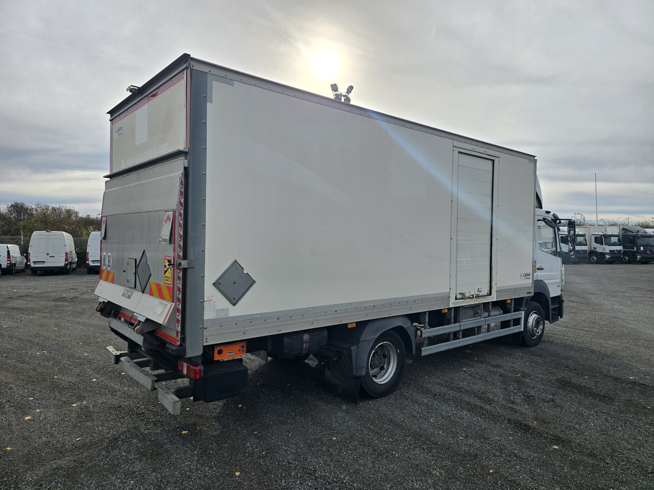 MERCEDES-BENZ Atego 1218 - Box - LIFT - SIDE DOOR - ADR - Камион сандучар: слика 4 MERCEDES-BENZ Atego 1218 - Box - LIFT - SIDE DOOR - ADR - Камион сандучар: слика 4