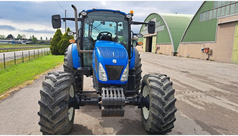 New Holland T 4.105 - Трактор: слика 2 New Holland T 4.105 - Трактор: слика 2