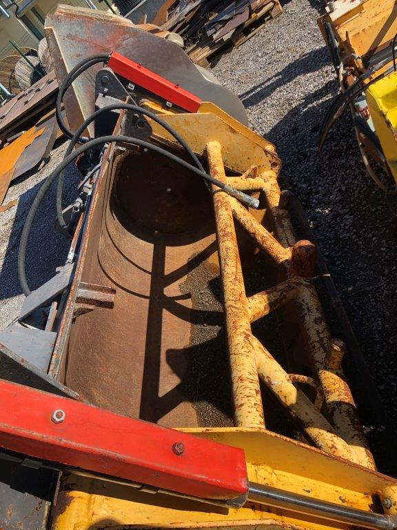 Front loader bucket with closure 2300 mm Volvo - Корпа за натоварувач за Натоварувач на тркала: слика 1 Front loader bucket with closure 2300 mm Volvo - Корпа за натоварувач за Натоварувач на тркала: слика 1