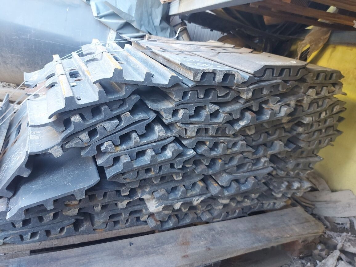Grouser pads 600 mm Daewoo-Doosan DX225 NLC, Daewoo-Doosan Solar 220, Daewoo-Doosan Solar 225, Hitachi ZX180 LC, Hitachi ZX240, Hyundai HX180 HIGH WALKER, Komatsu PC150 LC, Komatsu PC160, Komatsu PC - Ролна за Багер: слика 1 Grouser pads 600 mm Daewoo-Doosan DX225 NLC, Daewoo-Doosan Solar 220, Daewoo-Doosan Solar 225, Hitachi ZX180 LC, Hitachi ZX240, Hyundai HX180 HIGH WALKER, Komatsu PC150 LC, Komatsu PC160, Komatsu PC - Ролна за Багер: слика 1