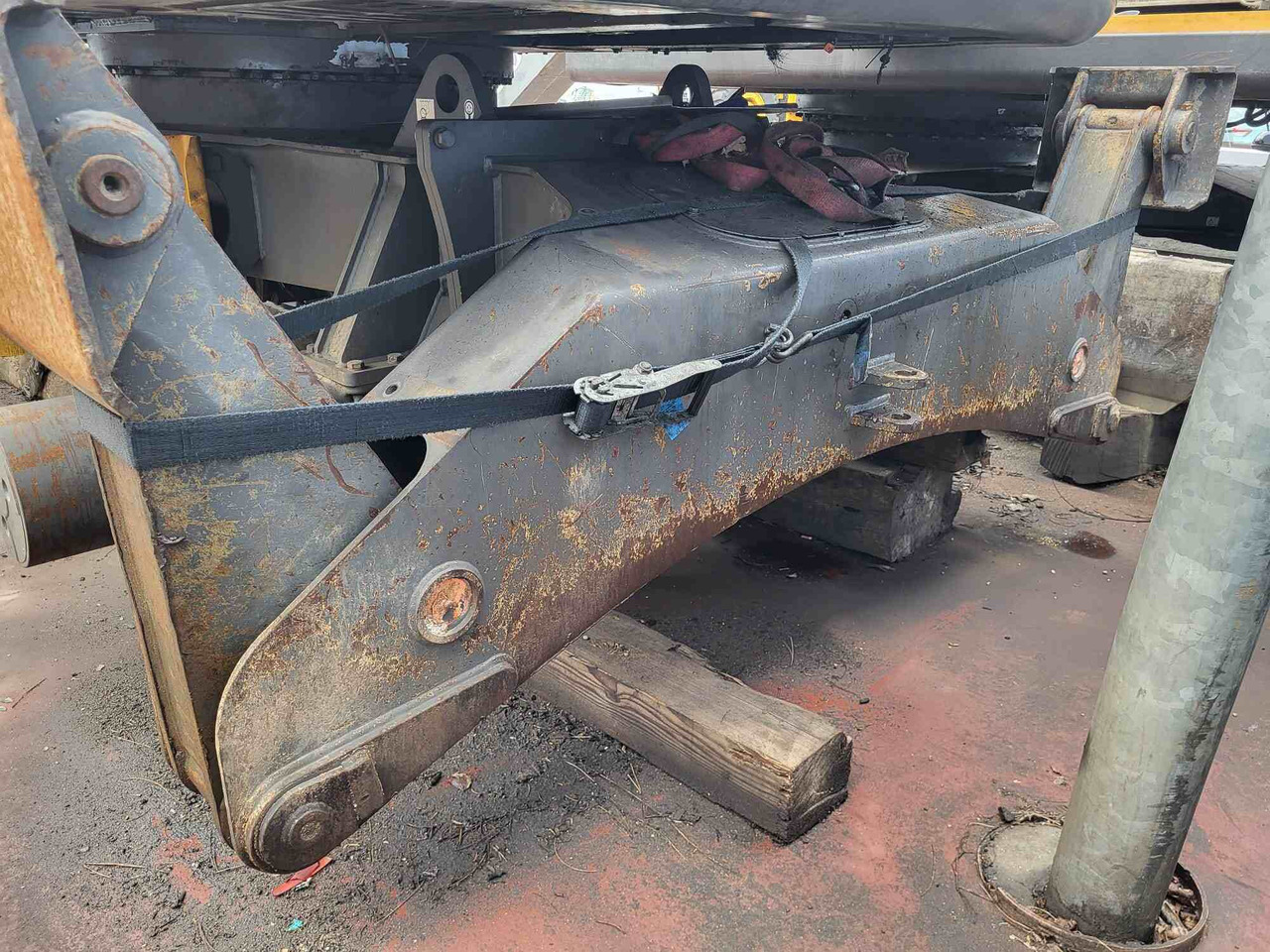 Volvo hydraulic outrigger - Резервни делови за Багер: слика 1 Volvo hydraulic outrigger - Резервни делови за Багер: слика 1