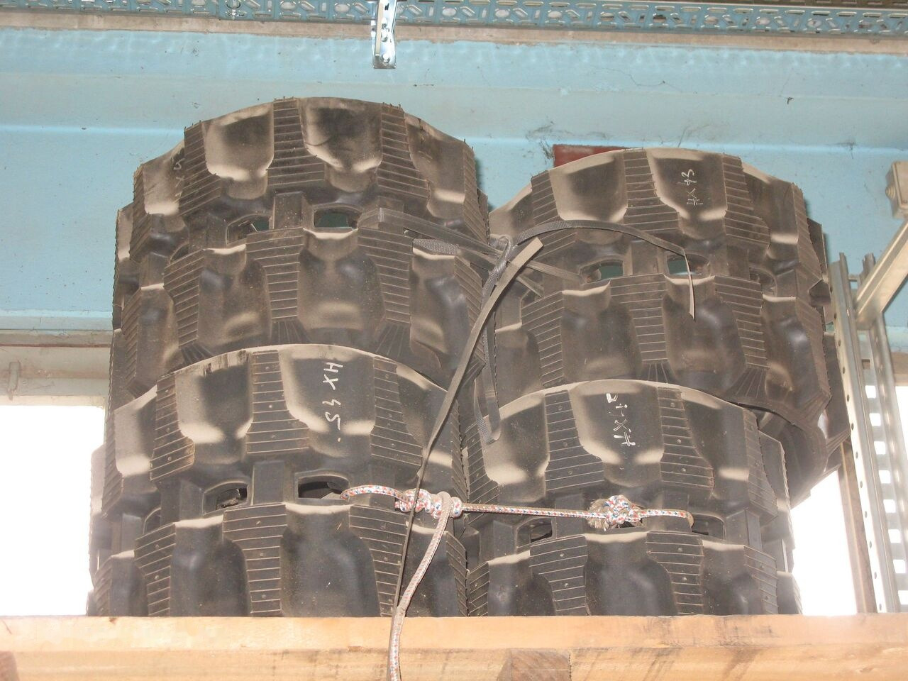 TAERYUK HX320X100X45 - Ролна за Багер: слика 1 TAERYUK HX320X100X45 - Ролна за Багер: слика 1
