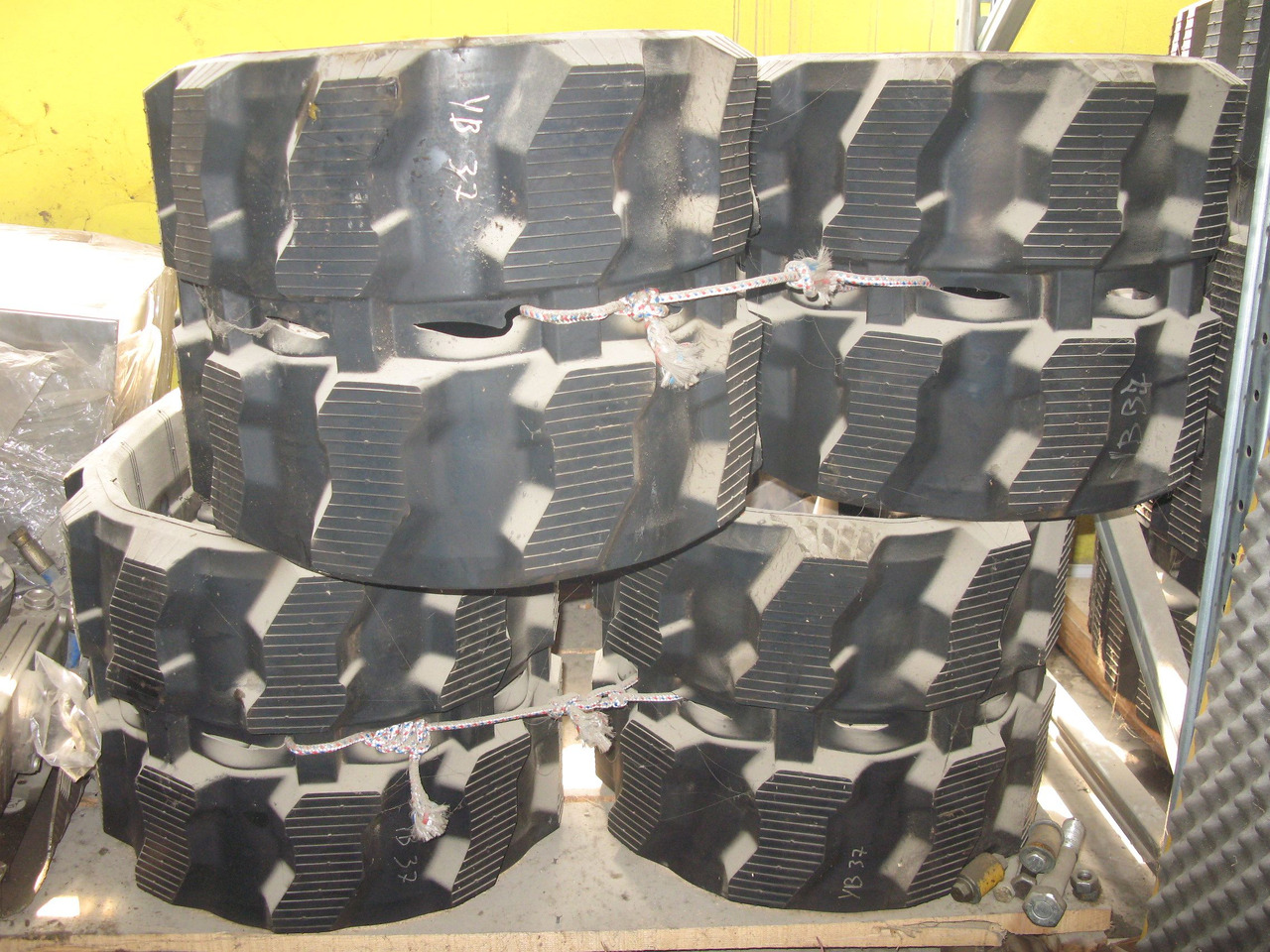TAERYUK YB400X144X37 - Ролна за Багер: слика 1 TAERYUK YB400X144X37 - Ролна за Багер: слика 1