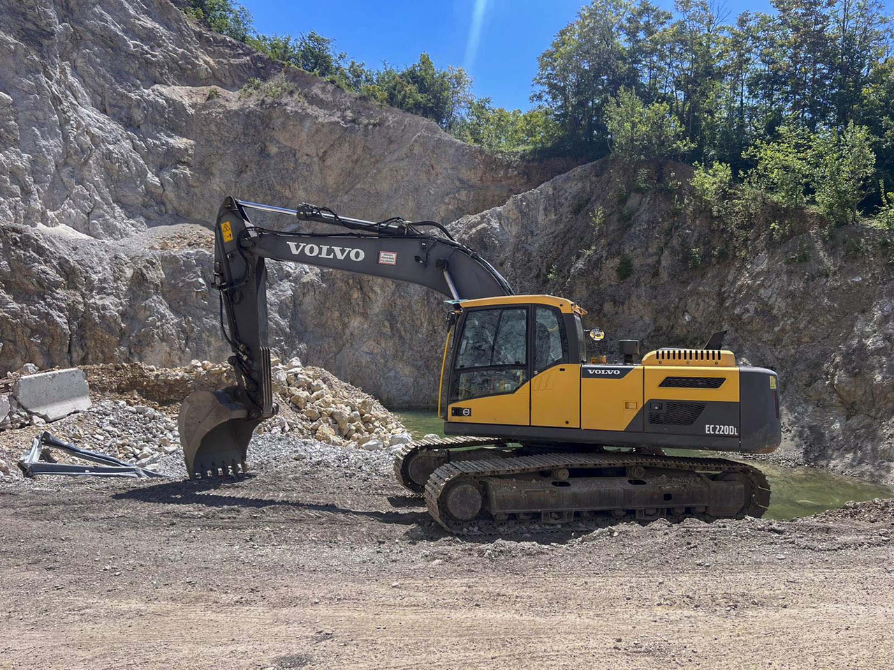 VOLVO EC220D - Багер гасеничар: слика 1 VOLVO EC220D - Багер гасеничар: слика 1