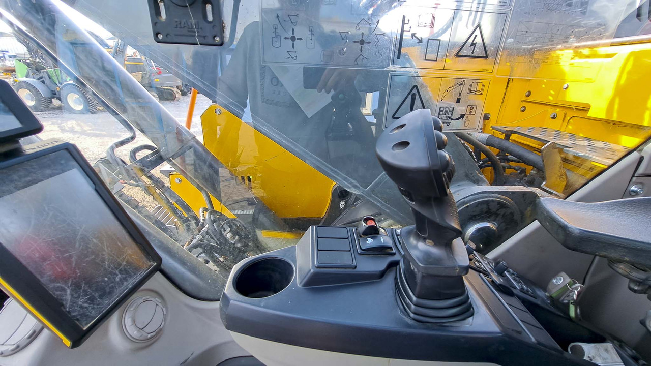Багер гасеничар VOLVO ECR235EL: слика 18