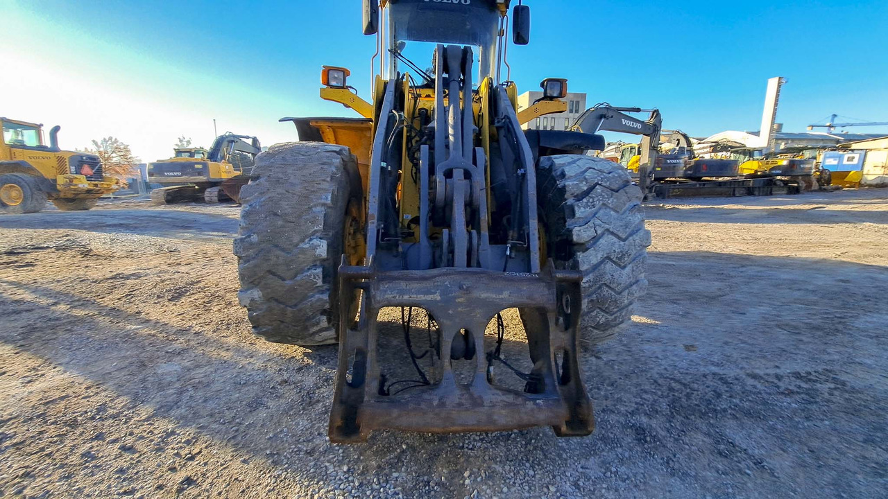 VOLVO L120E - Натоварувач на тркала: слика 2 VOLVO L120E - Натоварувач на тркала: слика 2