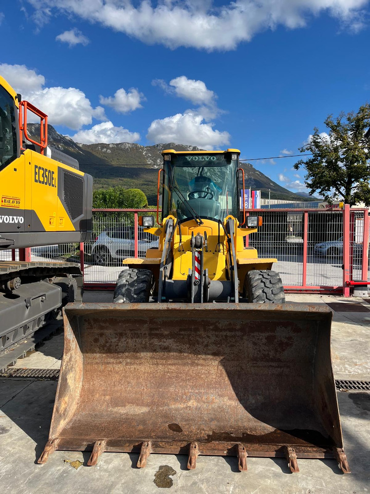 VOLVO L35B - Натоварувач на тркала: слика 1 VOLVO L35B - Натоварувач на тркала: слика 1