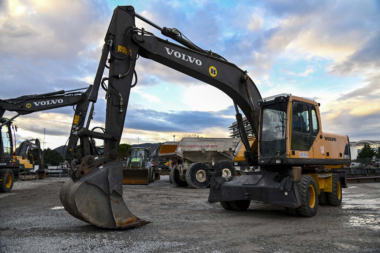 Volvo EW180B - Багер на тркала: слика 1 Volvo EW180B - Багер на тркала: слика 1