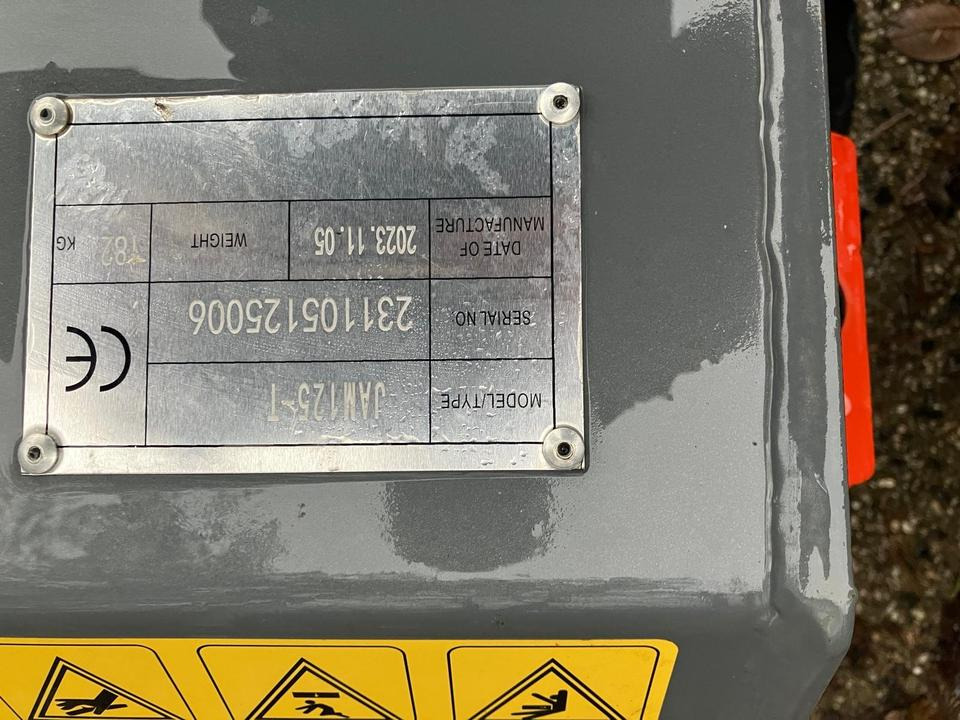 SBF JAM125-T Heckmulcher 125 cm Mulcher man. Verstellung - Мулчер: слика 4 SBF JAM125-T Heckmulcher 125 cm Mulcher man. Verstellung - Мулчер: слика 4