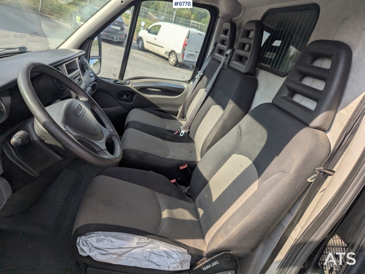 Box Truck Iveco Daily 29L12A V-300 - Товарно комбе: слика 5 Box Truck Iveco Daily 29L12A V-300 - Товарно комбе: слика 5
