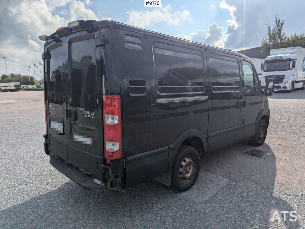 Box Truck Iveco Daily 29L12A V-300 - Товарно комбе: слика 4 Box Truck Iveco Daily 29L12A V-300 - Товарно комбе: слика 4