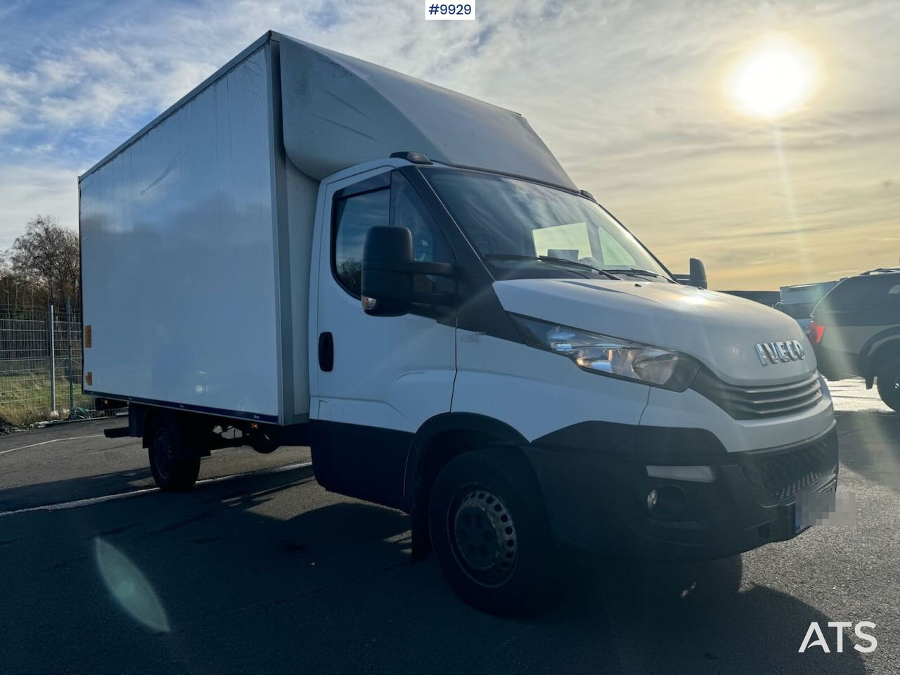 Box Truck Iveco Daily with Tail Lift - Комбе фургон: слика 3 Box Truck Iveco Daily with Tail Lift - Комбе фургон: слика 3