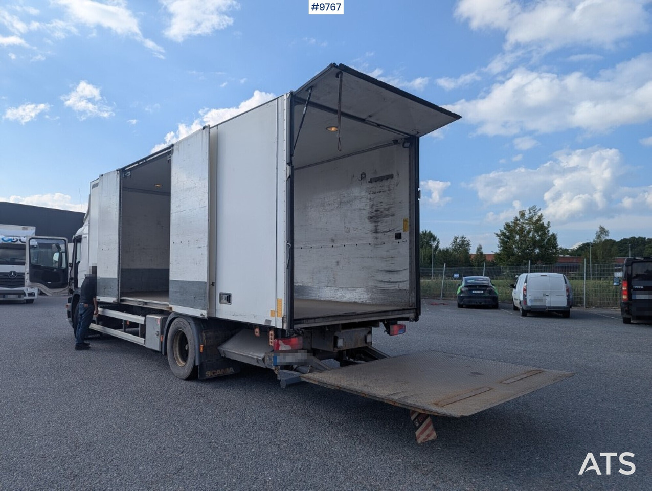 Камион сандучар Box Truck Scania P320 4X2 with tail lift: слика 10