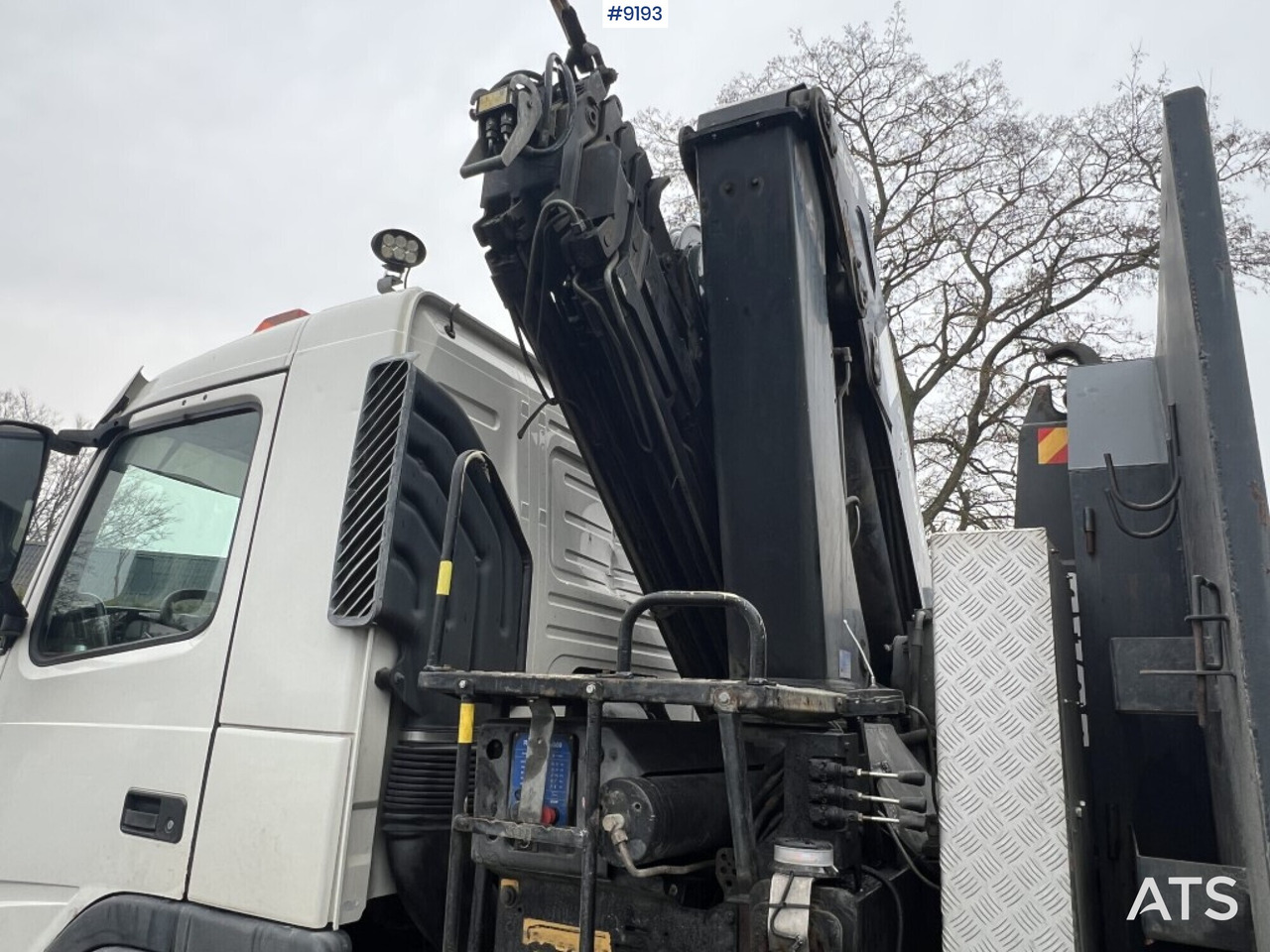 Crane truck VOLVO FM 6*2 with Flatbed and Gravel flatbed (See Video) - Камион со кран: слика 4 Crane truck VOLVO FM 6*2 with Flatbed and Gravel flatbed (See Video) - Камион со кран: слика 4