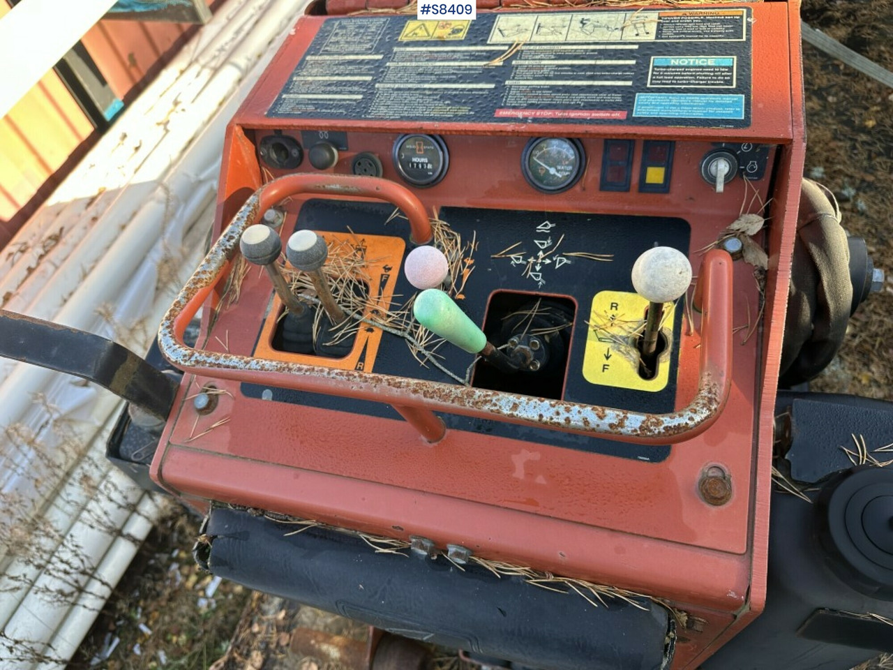 Ditch witch SK650 - Компактен натоварувач со гасеници: слика 5 Ditch witch SK650 - Компактен натоварувач со гасеници: слика 5