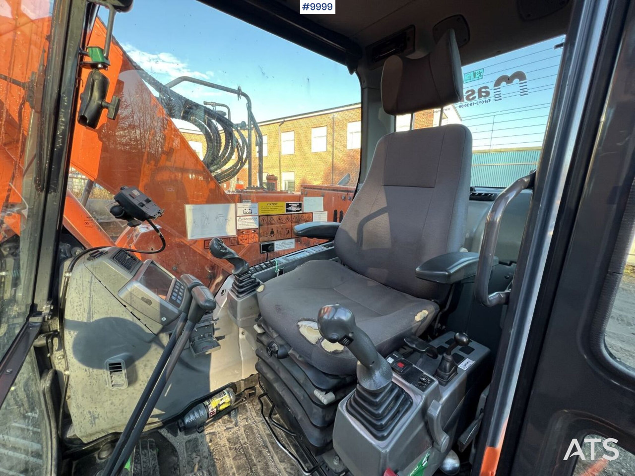 Doosan DX140LCR-3 Excavator with rotator - Багер гасеничар: слика 4 Doosan DX140LCR-3 Excavator with rotator - Багер гасеничар: слика 4