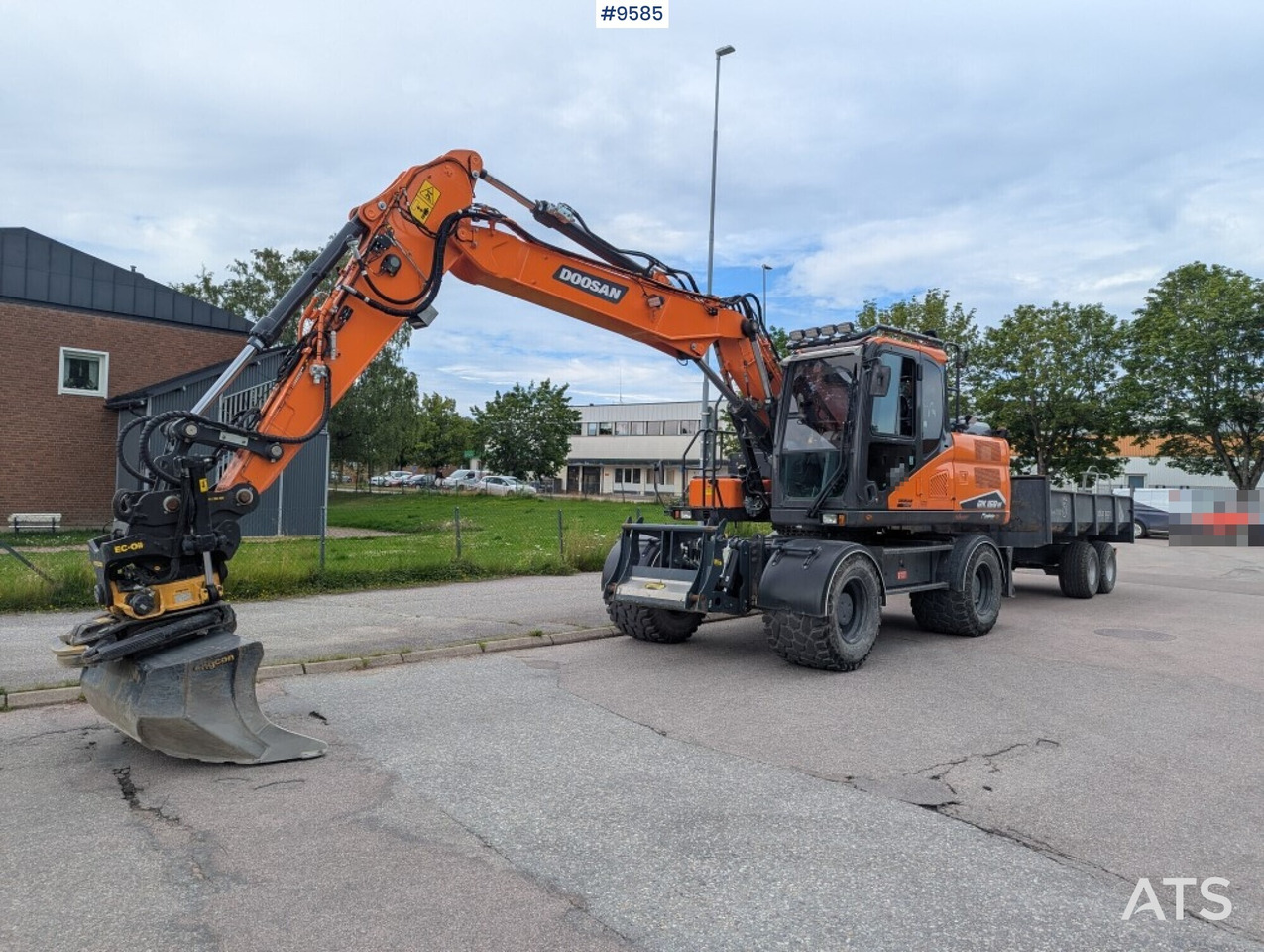 Excavator Doosan DX160W-7 with tipper (SEE VIDEO) - Багер на тркала: слика 1 Excavator Doosan DX160W-7 with tipper (SEE VIDEO) - Багер на тркала: слика 1
