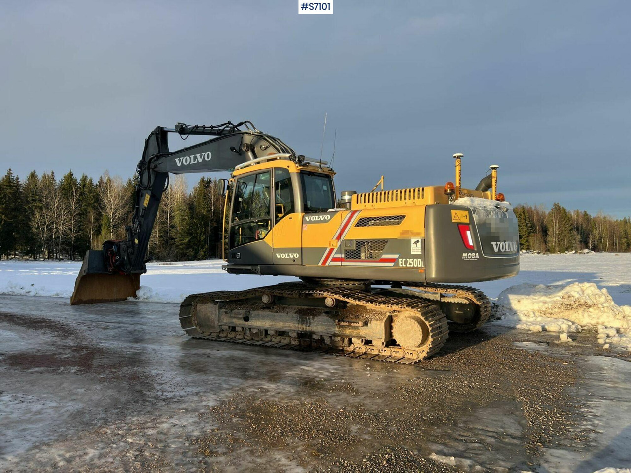 Excavator Volvo EC250DL - Багер гасеничар: слика 2 Excavator Volvo EC250DL - Багер гасеничар: слика 2
