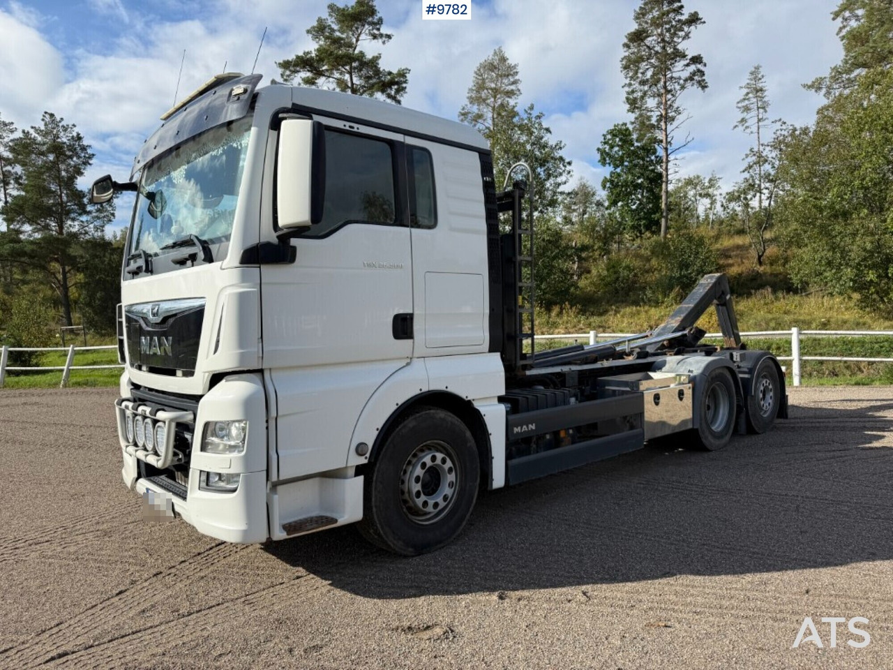 Hooklift Truck MAN TGX 26.500 6X2 - Камион со кука за подигање: слика 1 Hooklift Truck MAN TGX 26.500 6X2 - Камион со кука за подигање: слика 1