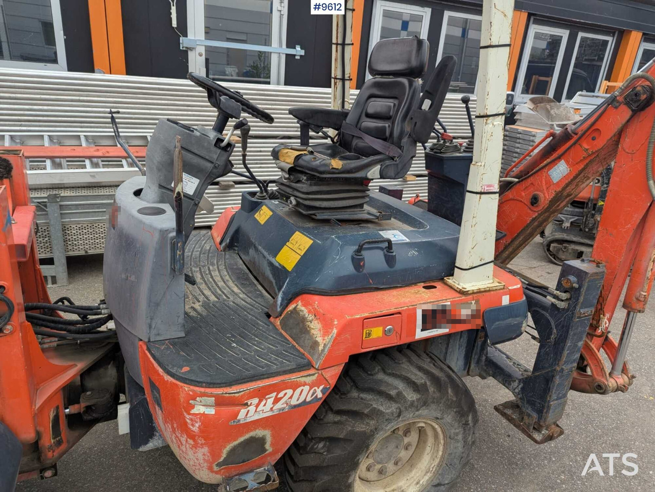 Kubota backhoe loader - Ровокопач: слика 5 Kubota backhoe loader - Ровокопач: слика 5