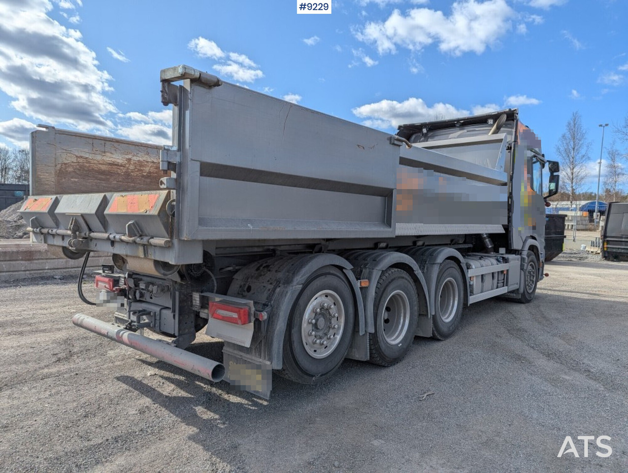 Lastväxlare Scania R560B8X4*4NB med grusflak - Камион со кука за подигање: слика 2 Lastväxlare Scania R560B8X4*4NB med grusflak - Камион со кука за подигање: слика 2