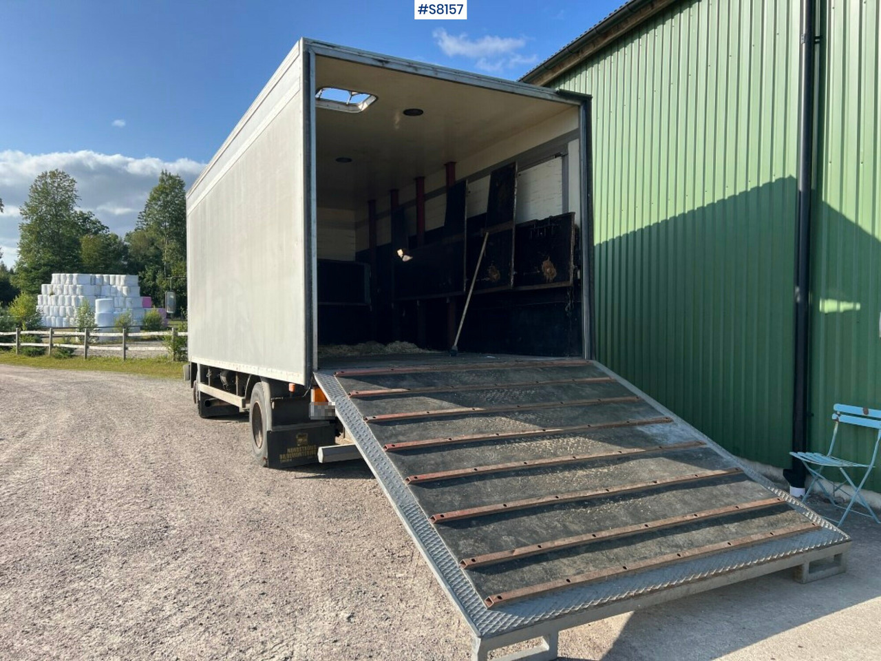 Rebuild boxtruck Volvo FL 608 to a horsetruck - SEE VIDEO - Камион за коњи: слика 4 Rebuild boxtruck Volvo FL 608 to a horsetruck - SEE VIDEO - Камион за коњи: слика 4