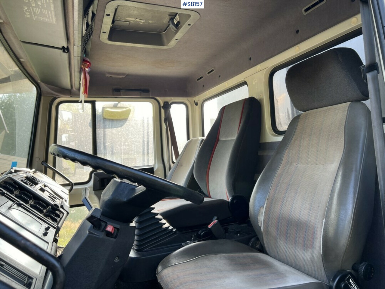 Rebuild boxtruck Volvo FL 608 to a horsetruck - SEE VIDEO - Камион за коњи: слика 3 Rebuild boxtruck Volvo FL 608 to a horsetruck - SEE VIDEO - Камион за коњи: слика 3