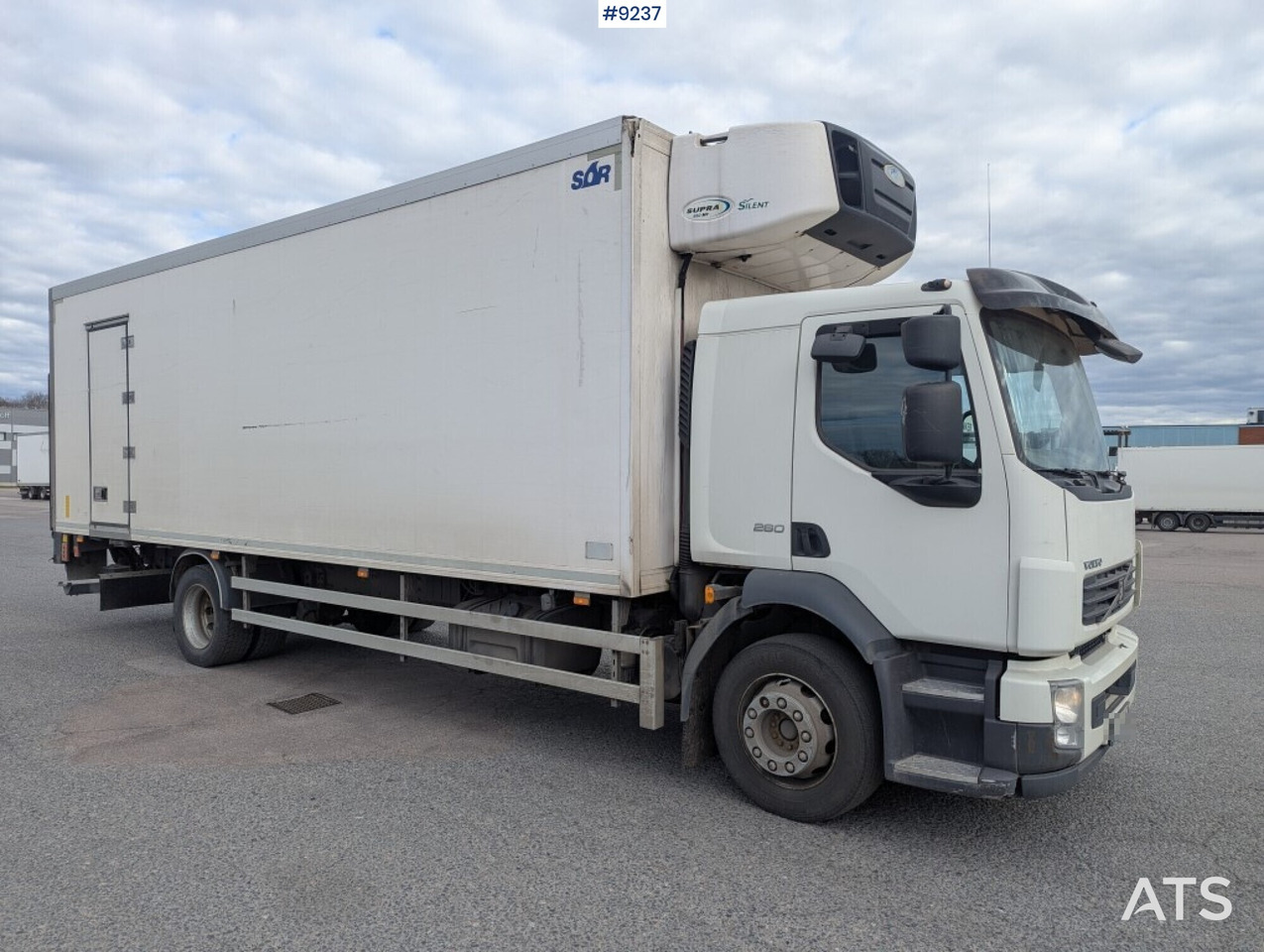 Refrigerated Box truck Volvo FL 260 4X2 with tail lift (SEE VIDEO) - Камион ладилник: слика 2 Refrigerated Box truck Volvo FL 260 4X2 with tail lift (SEE VIDEO) - Камион ладилник: слика 2