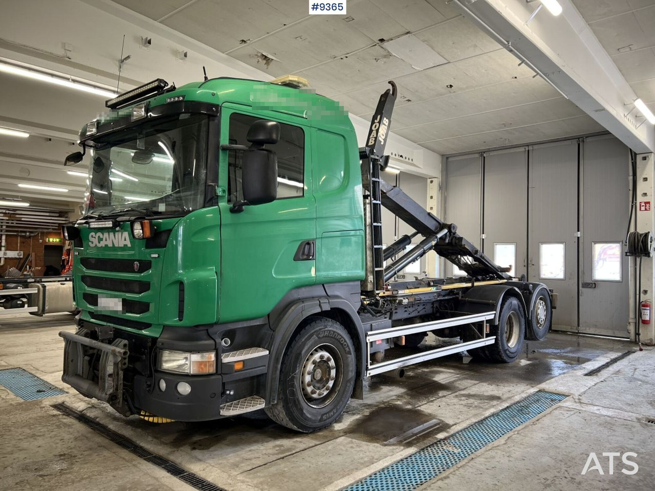 Scania R440 Hooklift with plow equipment - Камион со кука за подигање: слика 1 Scania R440 Hooklift with plow equipment - Камион со кука за подигање: слика 1