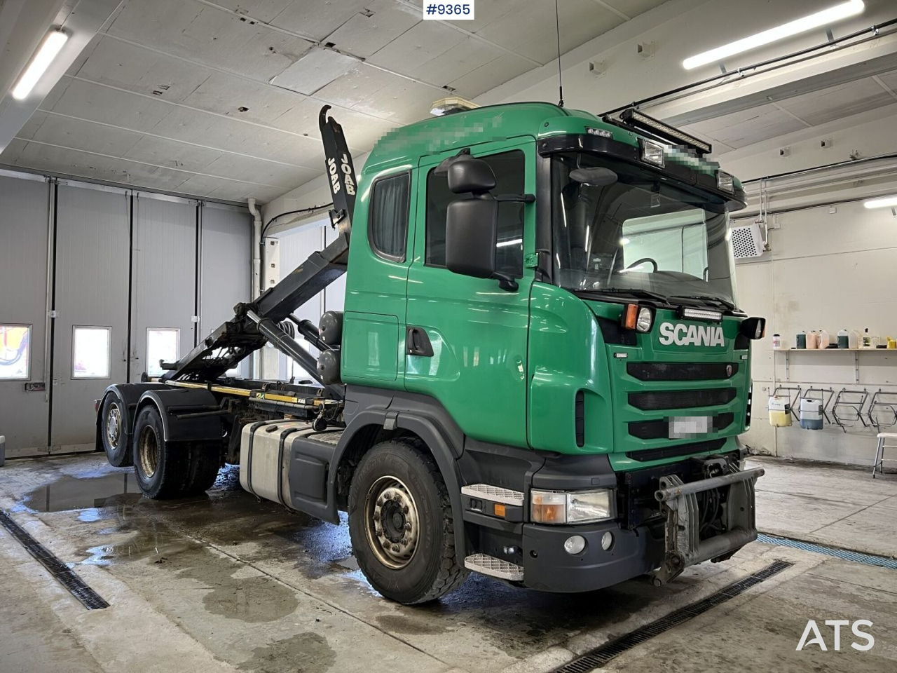 Scania R440 Hooklift with plow equipment - Камион со кука за подигање: слика 2 Scania R440 Hooklift with plow equipment - Камион со кука за подигање: слика 2