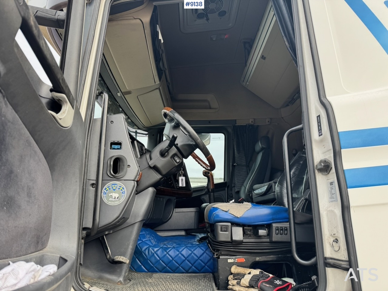 Interior photo 1: Камион сандучар Scania R480/470 6x2 Box Truck with full side opening (VIDEO) Interior photo 1: Камион сандучар Scania R480/470 6x2 Box Truck with full side opening (VIDEO)