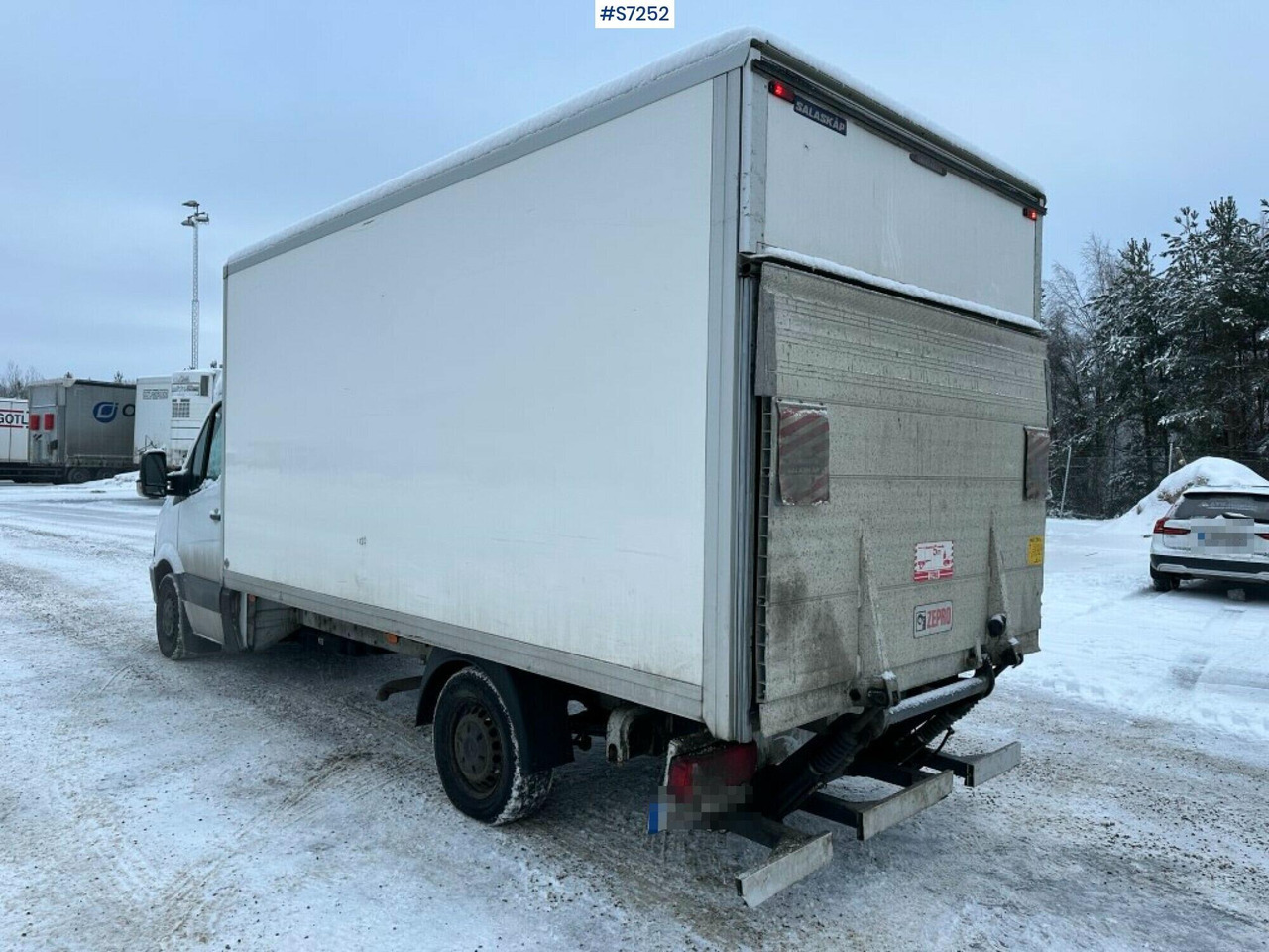 Sprinter box truck Mercedes Benz with Tailgate lift - Комбе фургон: слика 4 Sprinter box truck Mercedes Benz with Tailgate lift - Комбе фургон: слика 4