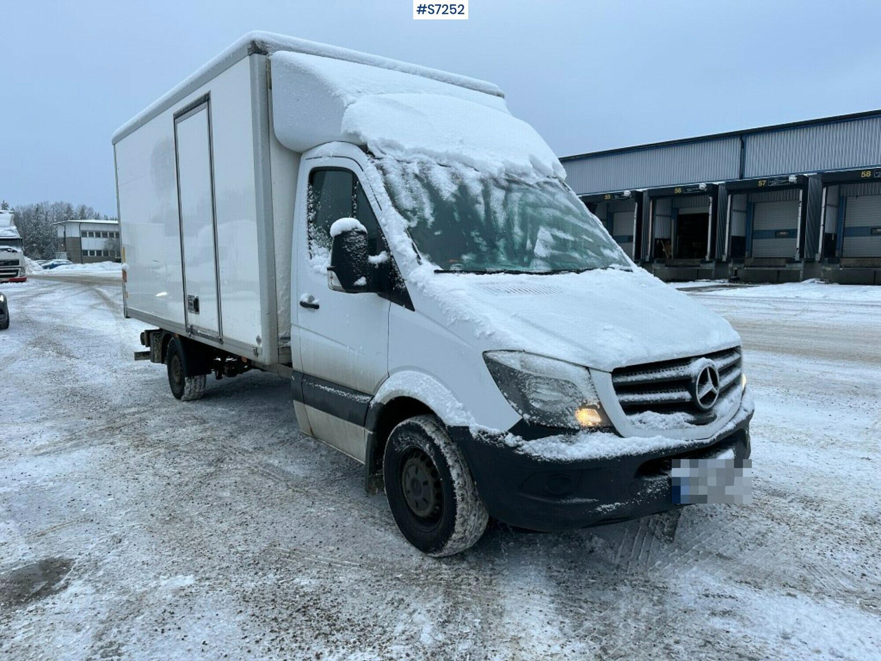 Sprinter box truck Mercedes Benz with Tailgate lift - Комбе фургон: слика 2 Sprinter box truck Mercedes Benz with Tailgate lift - Комбе фургон: слика 2