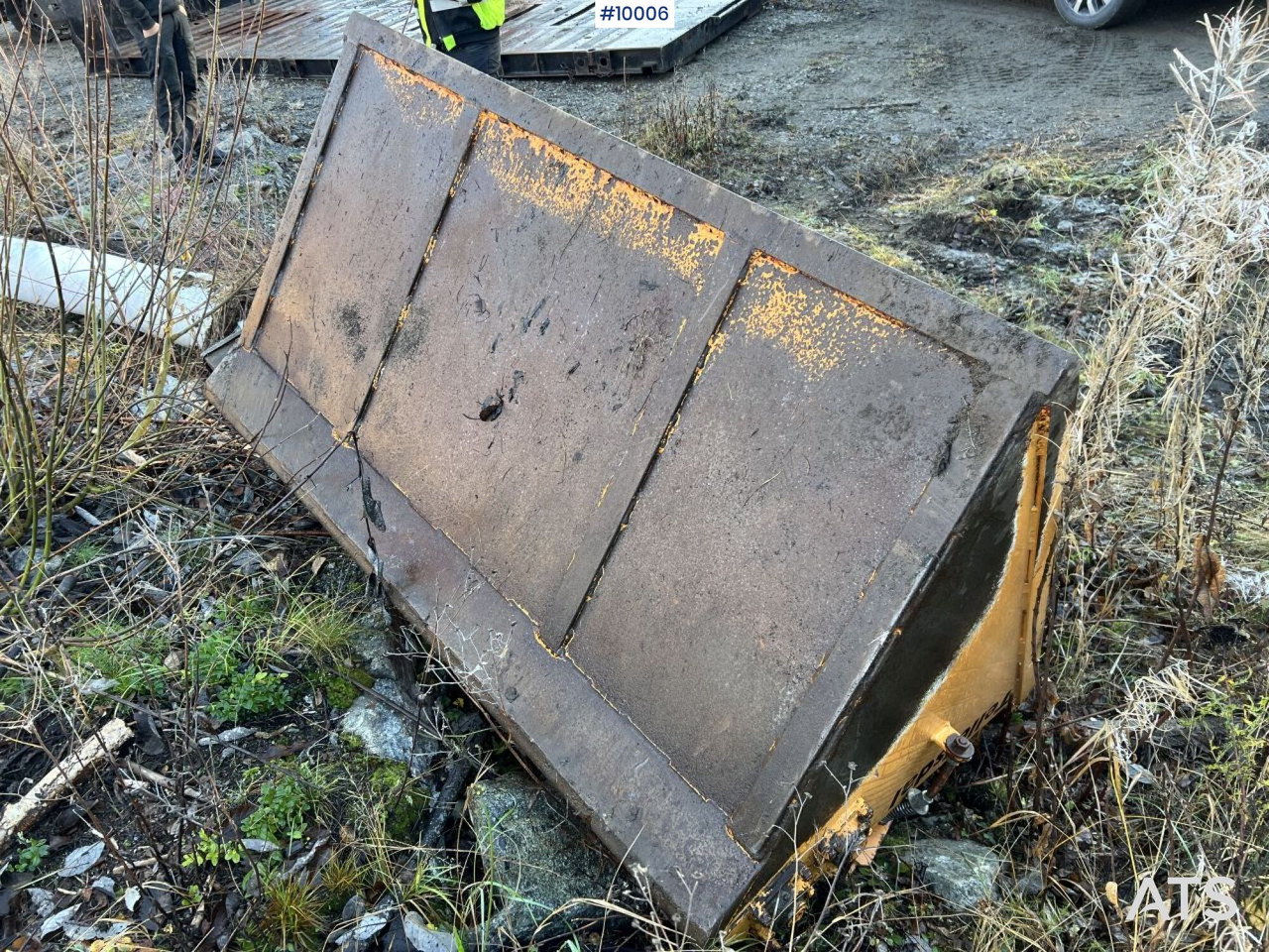 Распрскувач на песок/ Сол Tellefsdal sand spreader bucket: слика 6 Распрскувач на песок/ Сол Tellefsdal sand spreader bucket: слика 6