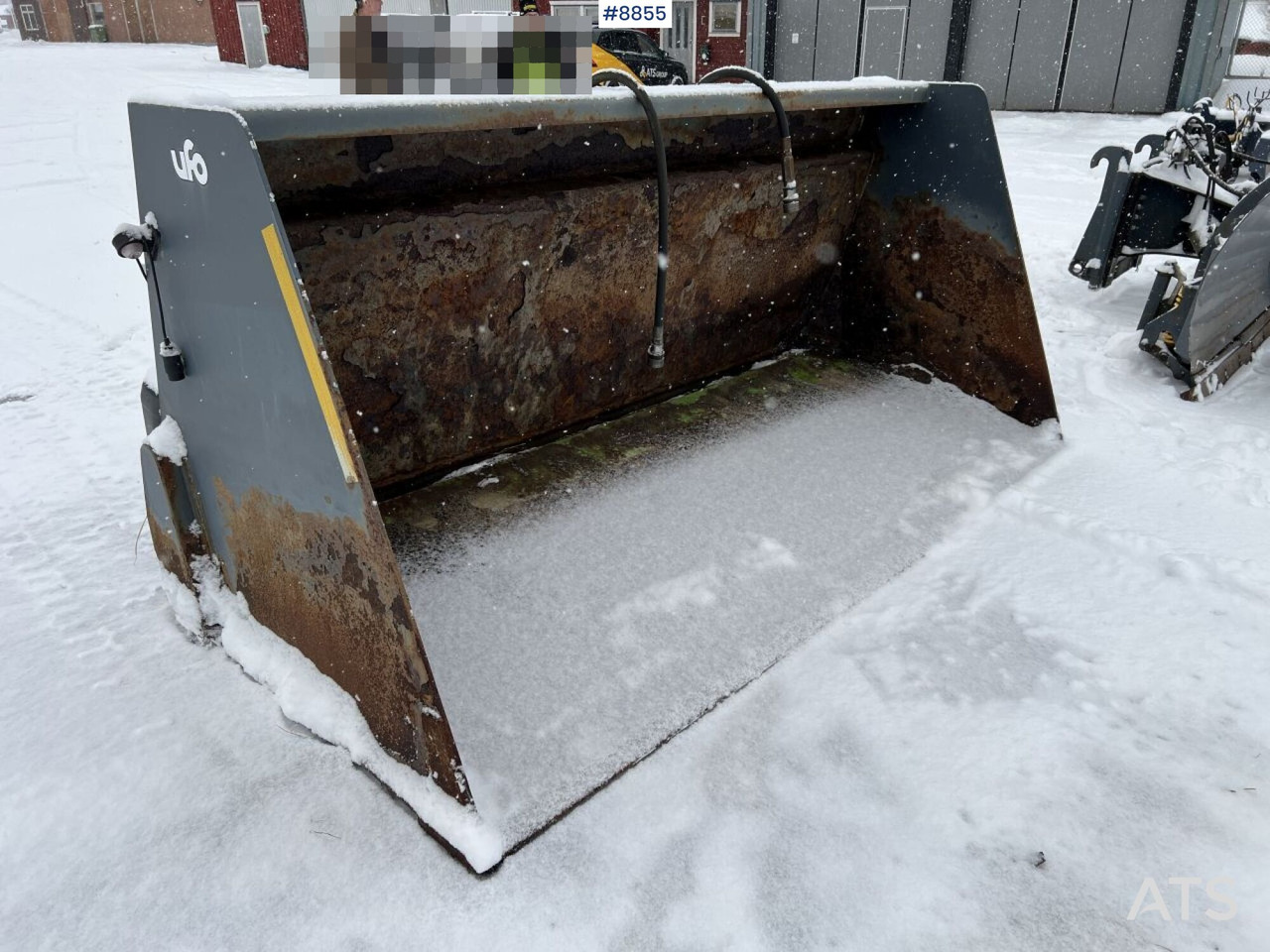 Градежна опрема UFO Sand spreader bucket 3.5 cubic meters: слика 1