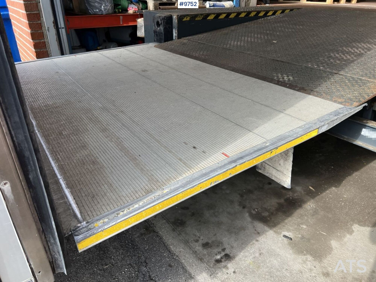 Volkswagen Crafter with tail lift - Комбе фургон: слика 5 Volkswagen Crafter with tail lift - Комбе фургон: слика 5