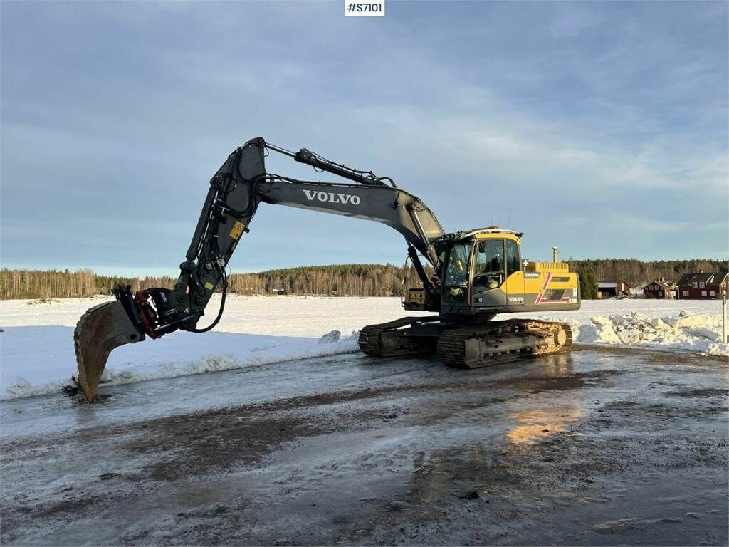 Багер гасеничар Volvo EC250DL: слика 1
