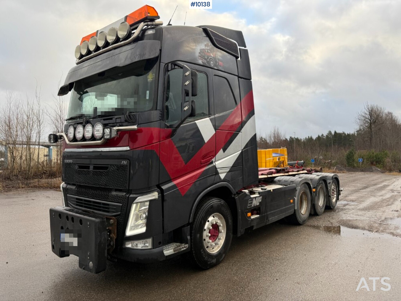 Volvo FH 8X4 Hook truck with plow and salt spreader - Камион со кука за подигање: слика 1 Volvo FH 8X4 Hook truck with plow and salt spreader - Камион со кука за подигање: слика 1