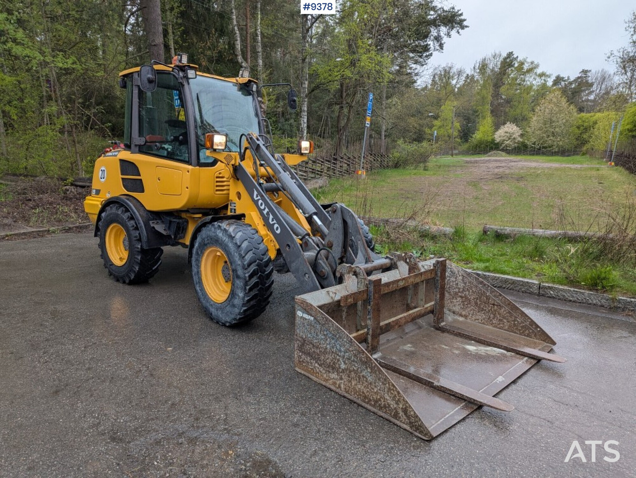 Wheel loader Volvo L25F with attachments (SEE VIDEO) - Натоварувач на тркала: слика 1 Wheel loader Volvo L25F with attachments (SEE VIDEO) - Натоварувач на тркала: слика 1