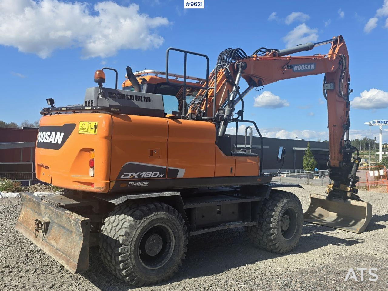 Wheeled Excavator Doosan DX160W with attachment and trailer - Багер на тркала: слика 4 Wheeled Excavator Doosan DX160W with attachment and trailer - Багер на тркала: слика 4