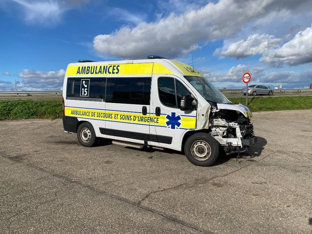 Fiat LES DAUPHINS/DUCATO TORINO 2.3M-Jet 160 endommagée - Комбе фургон: слика 3 Fiat LES DAUPHINS/DUCATO TORINO 2.3M-Jet 160 endommagée - Комбе фургон: слика 3