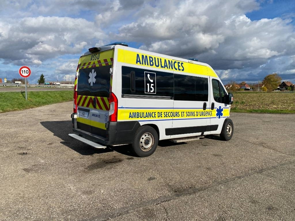 Fiat LES DAUPHINS/DUCATO TORINO 2.3M-Jet 160 endommagée - Комбе фургон: слика 4 Fiat LES DAUPHINS/DUCATO TORINO 2.3M-Jet 160 endommagée - Комбе фургон: слика 4