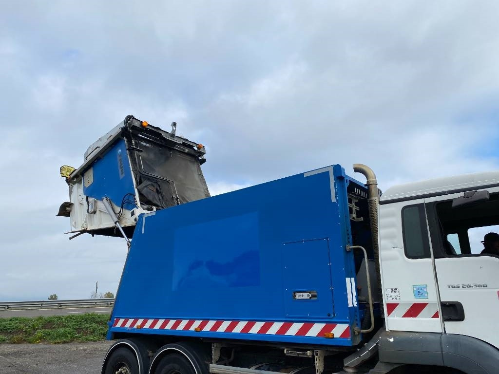 Камион за ѓубре MAN TGS 26.360-6x2 FAUN VR5Z/ZÖLLER endommagé: слика 20