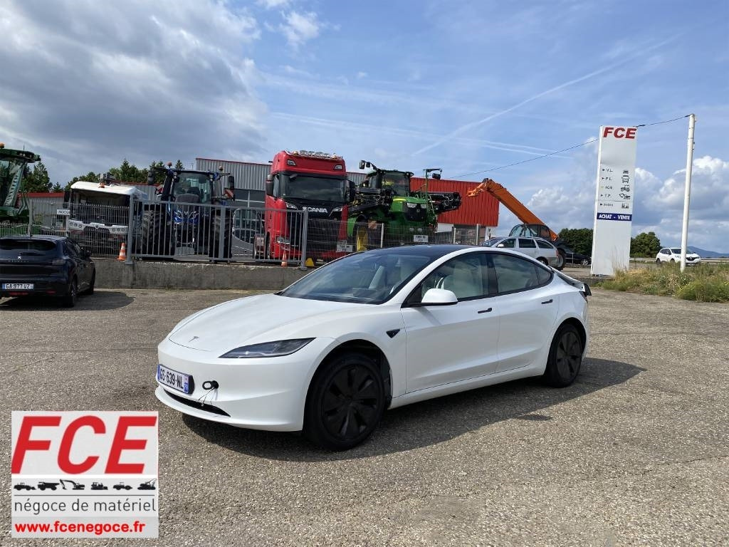 Tesla MODEL 3 5YJ3 Carte Grise Française endommagée - Автомобил: слика 1 Tesla MODEL 3 5YJ3 Carte Grise Française endommagée - Автомобил: слика 1