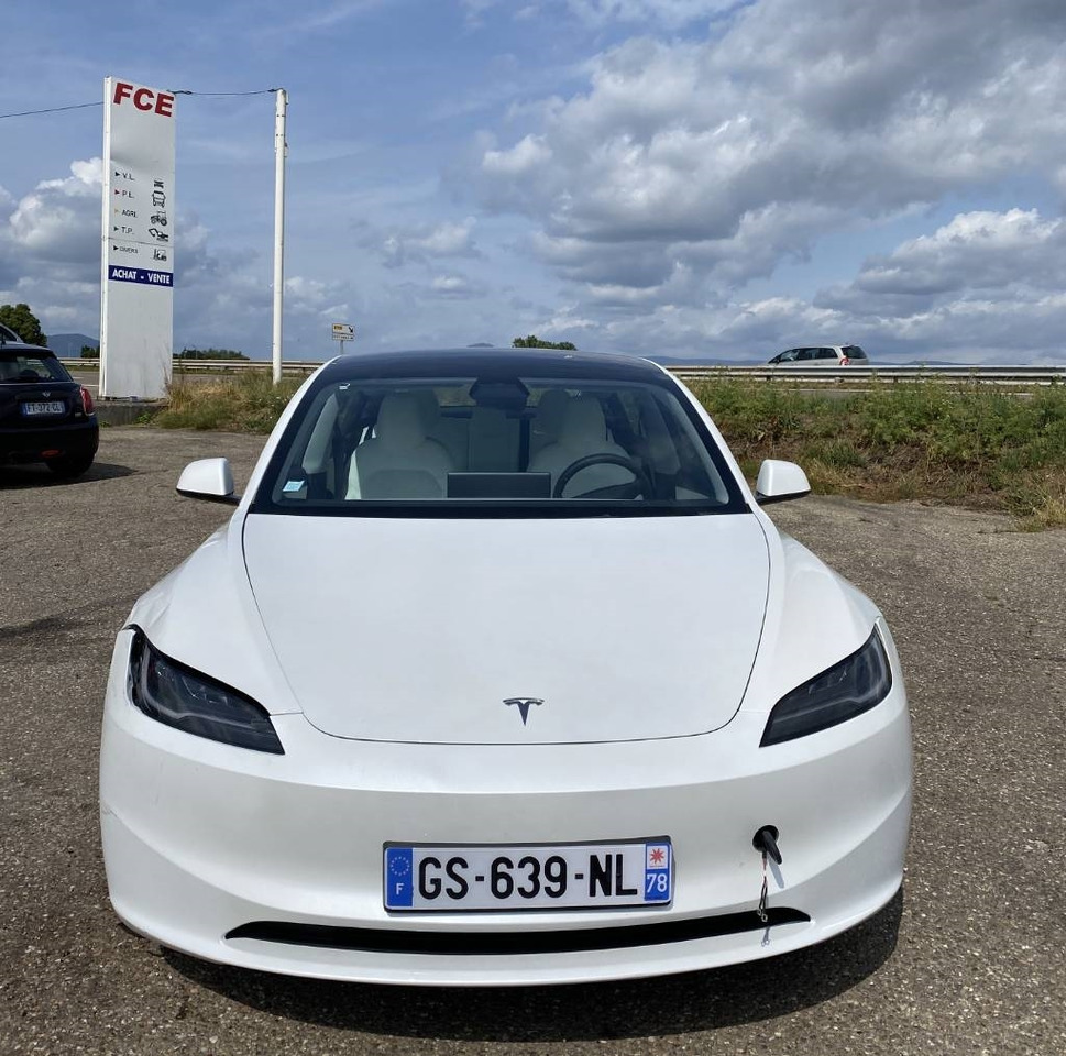 Tesla MODEL 3 5YJ3 Carte Grise Française endommagée - Автомобил: слика 2 Tesla MODEL 3 5YJ3 Carte Grise Française endommagée - Автомобил: слика 2