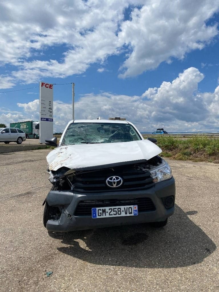 Toyota HILUX 2.4 D4D /MINIMAX COMBINE LONGWAY endommagé - Вакуумски камион: слика 2 Toyota HILUX 2.4 D4D /MINIMAX COMBINE LONGWAY endommagé - Вакуумски камион: слика 2
