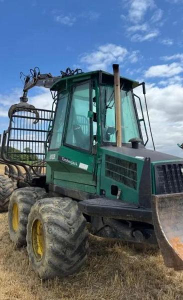 Timberjack 810B PORTEUR GRUE FORESTIER - Пренесувач на стебла: слика 5 Timberjack 810B PORTEUR GRUE FORESTIER - Пренесувач на стебла: слика 5