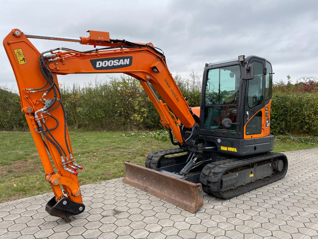 Doosan DX63-3 - Мини багер: слика 1 Doosan DX63-3 - Мини багер: слика 1